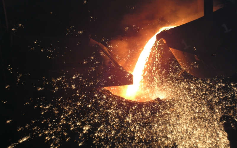 2004年，自建转炉生产钢水，成为实现钢铁全产业链条开闸源头