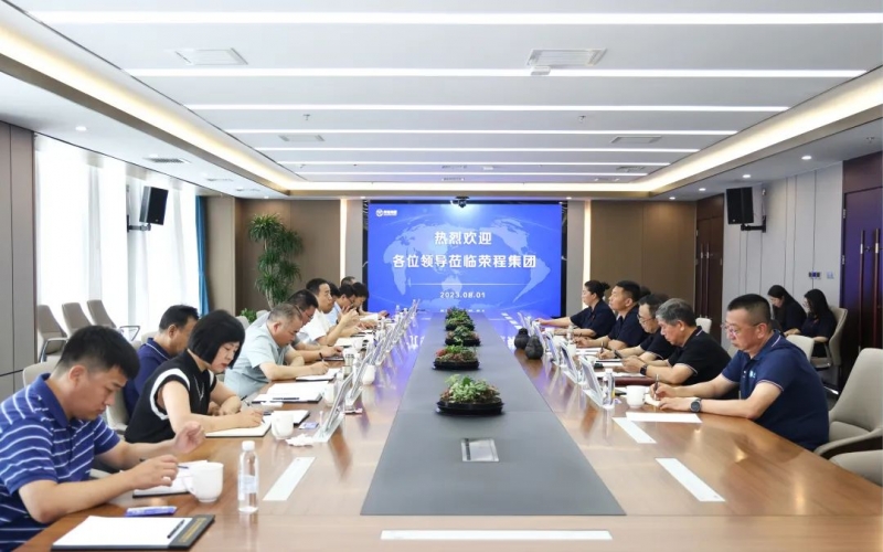津南区委副书记唐小文一行到QY千亿集团调研服务