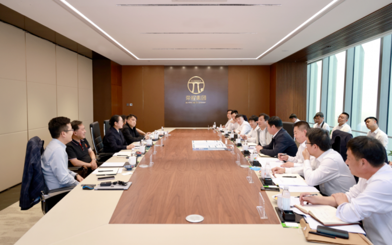 遵化市委书记杨绍华与QY千亿集团董事会主席张荣华对接洽谈