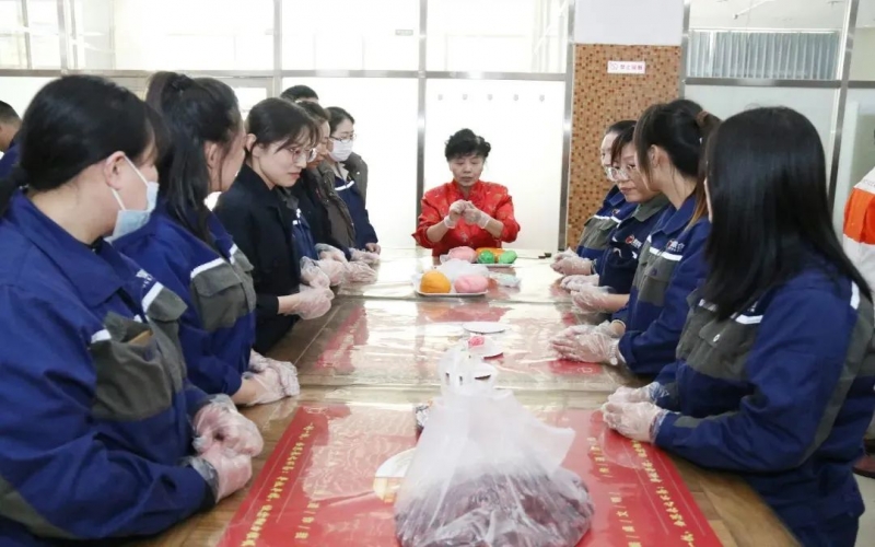 巧手捏面塑 指尖传非遗！QY千亿钢铁这场活动超有趣