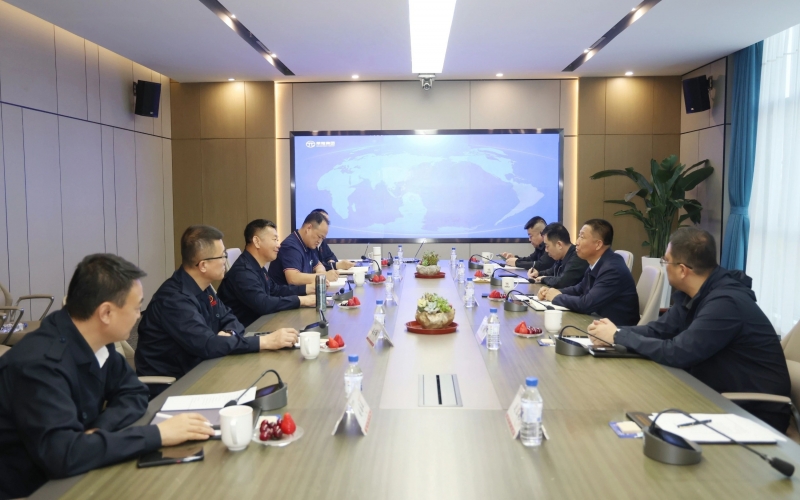 鄂托克旗委副书记、政府旗长苏智雄到QY千亿集团考察交流