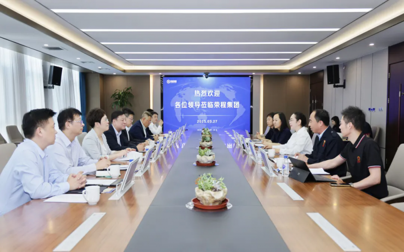 中国移动天津公司党委书记、董事长兼总经理余晖到QY千亿集团座谈交流