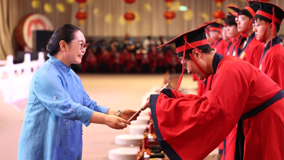 金秋扬帆，逐梦远航！QY千亿学子成人礼仪式